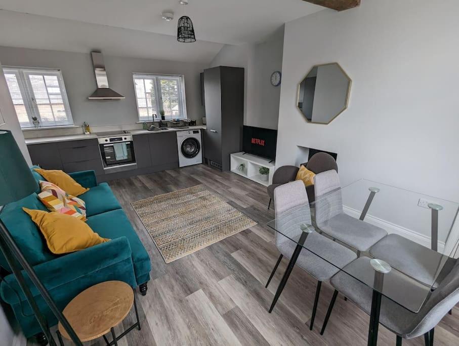 31 High Street - Modern & Stylish 2-Bed Apartment - Inc Parking Husbands Bosworth Dış mekan fotoğraf