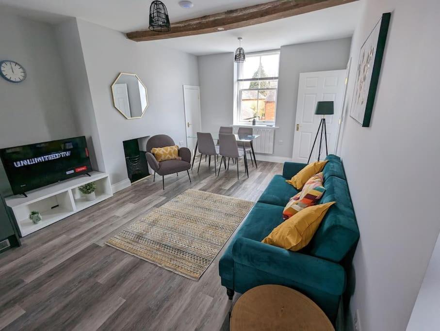 31 High Street - Modern & Stylish 2-Bed Apartment - Inc Parking Husbands Bosworth Dış mekan fotoğraf